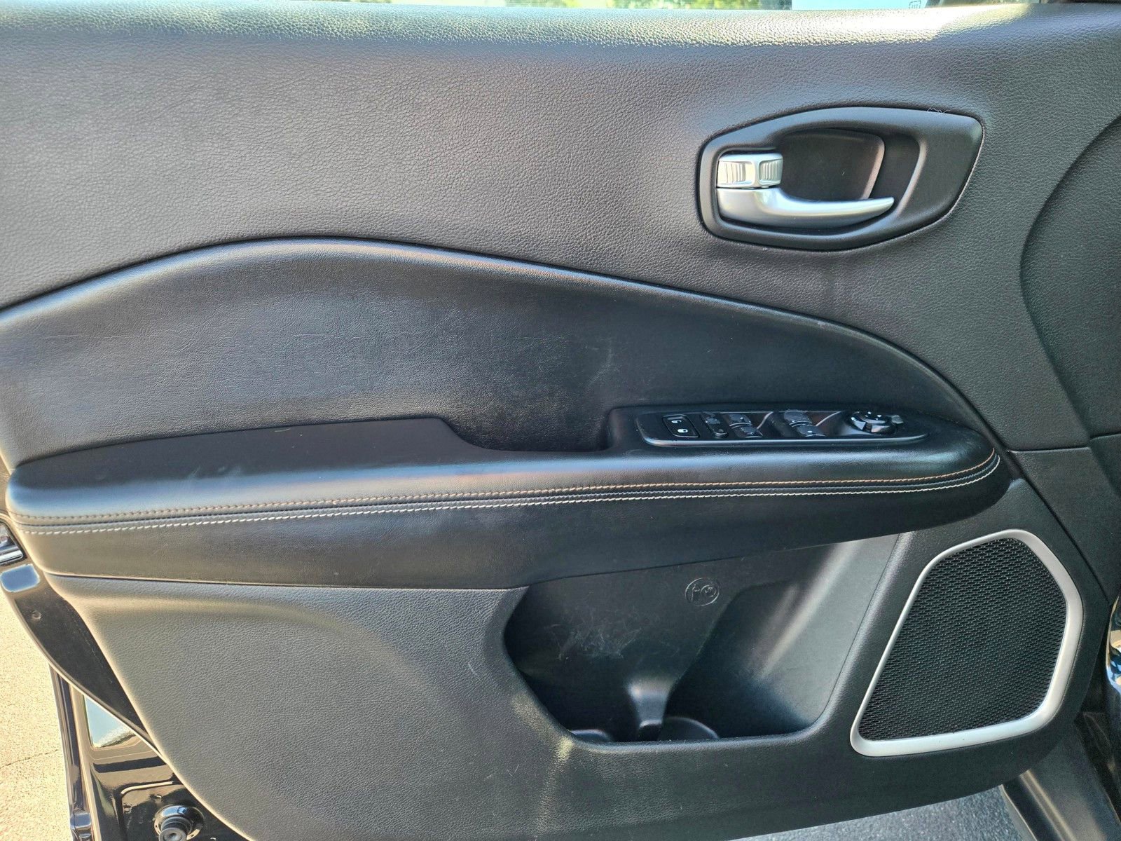 Used 2020 Jeep Compass Latitude w/ Popular Equipment Group image 14