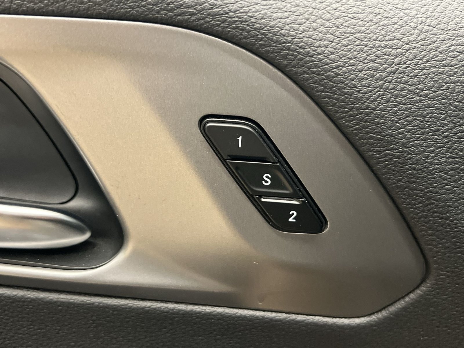 Used 2025 Chrysler Pacifica Select FWD image 28