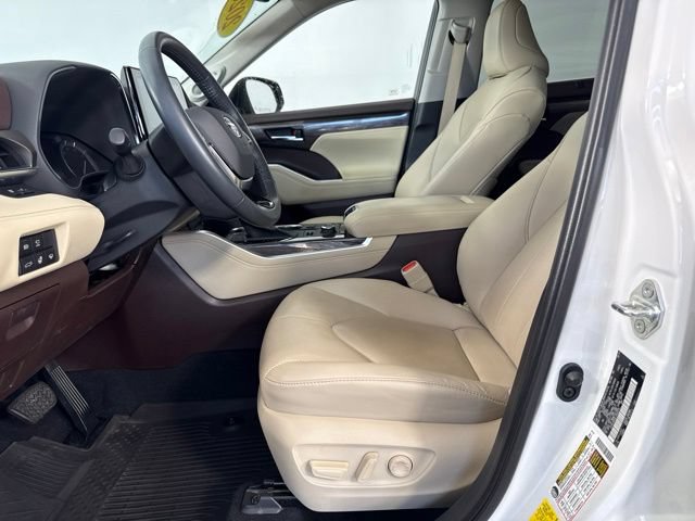 Used 2020 Toyota Highlander Limited AWD/4WD image 12