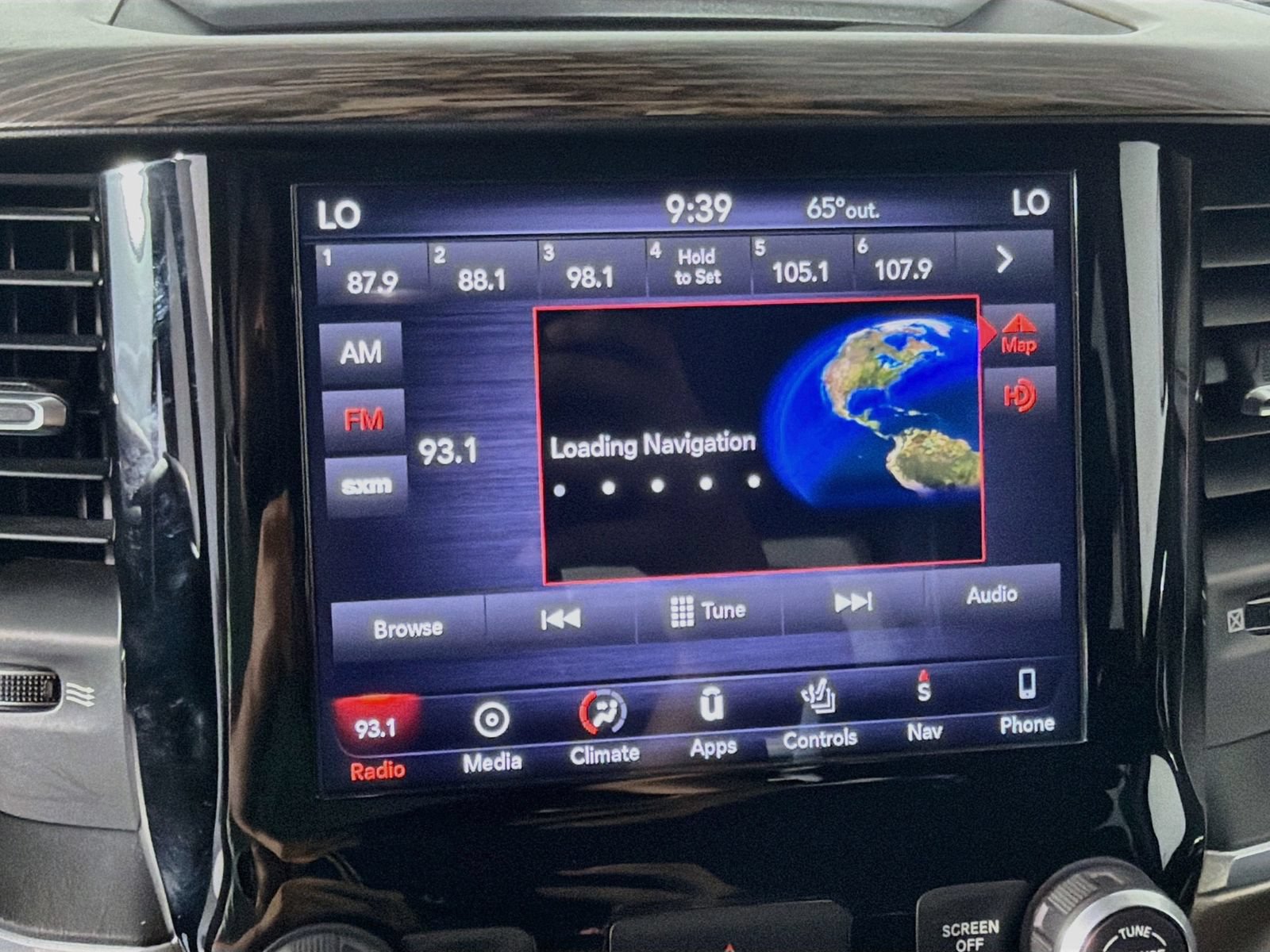 Used 2019 RAM 1500 Laramie AWD/4WD image 13