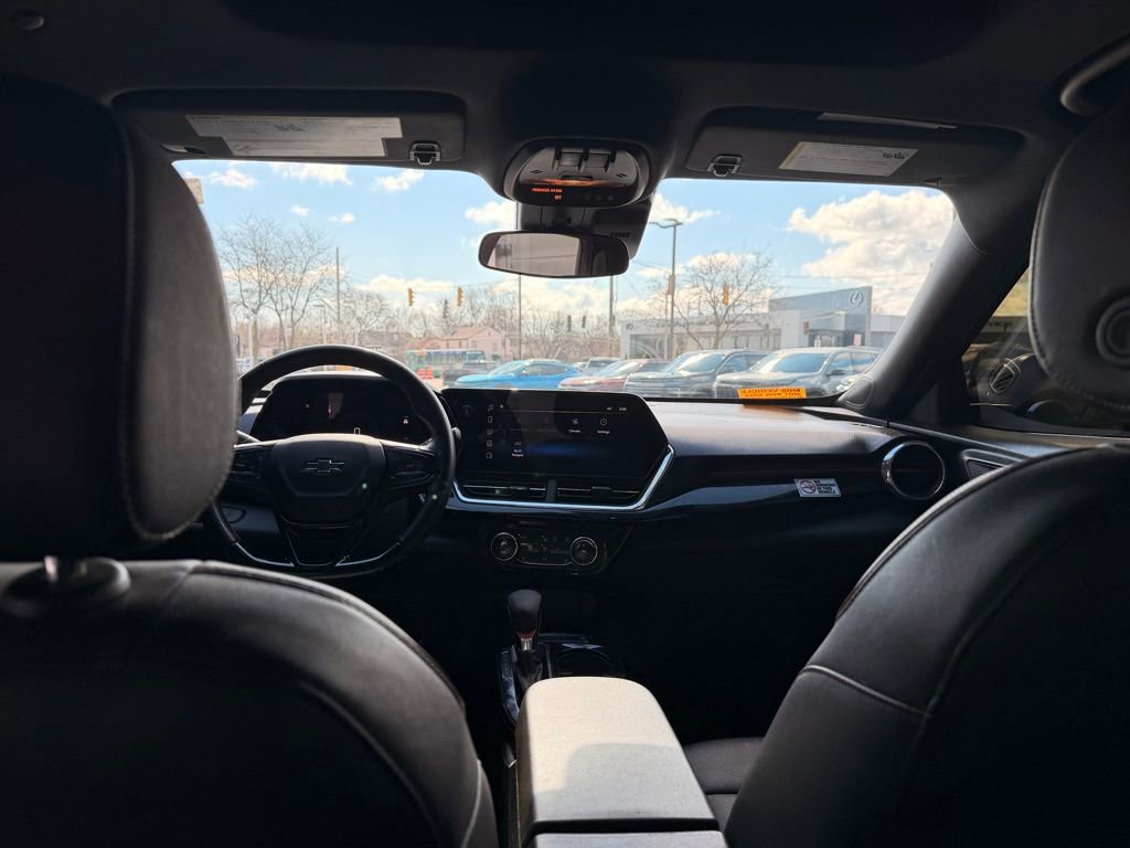 Used 2024 Chevrolet Trax RS w/ Sunroof Package image 22