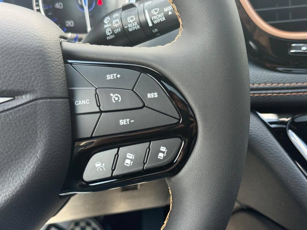 New 2027 Chrysler Pacifica Pinnacle w/ Theater Group AWD/4WD image 17