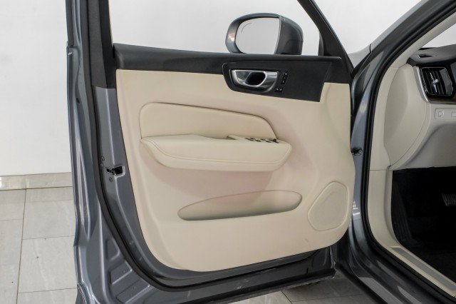 Used 2021 Volvo XC60 T5 Momentum w/ Protection Package Premier FWD image 44