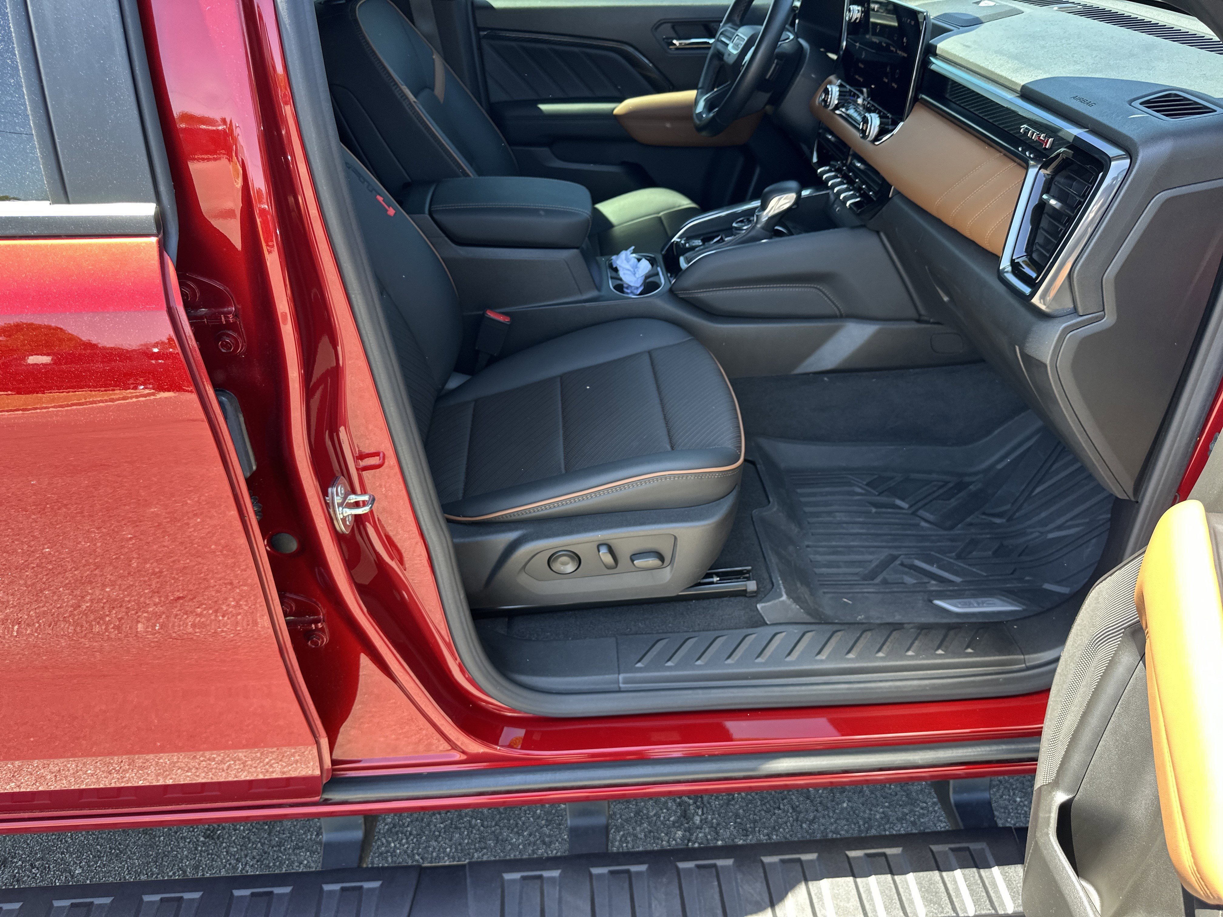 Certified 2023 GMC Canyon AT4 w/ AT4 Premium Package AWD/4WD image 14