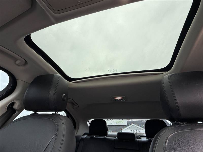Used 2020 Jaguar XE S RWD image 18
