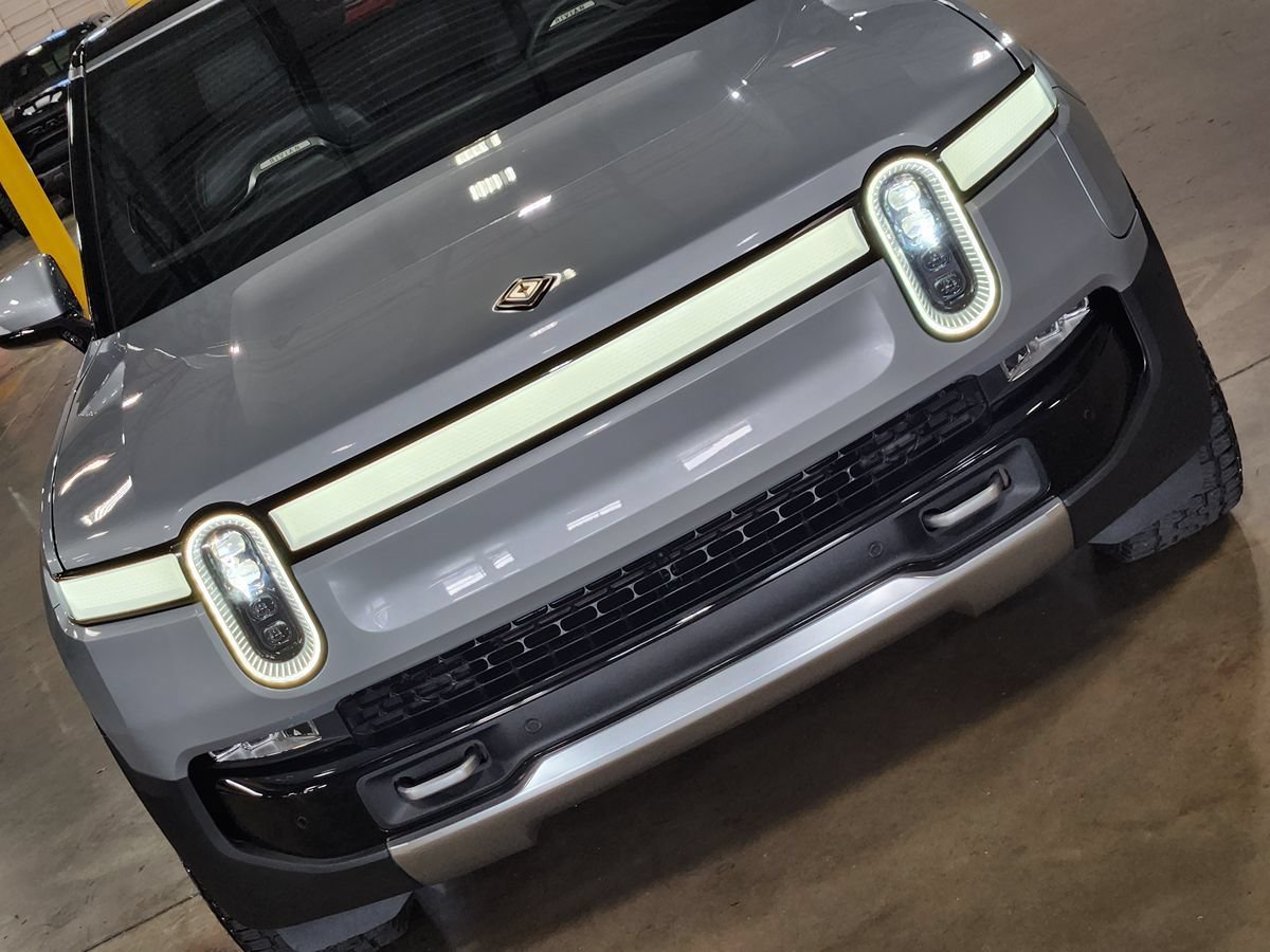 Used 2024 Rivian R1S Adventure Dual AWD/4WD image 19