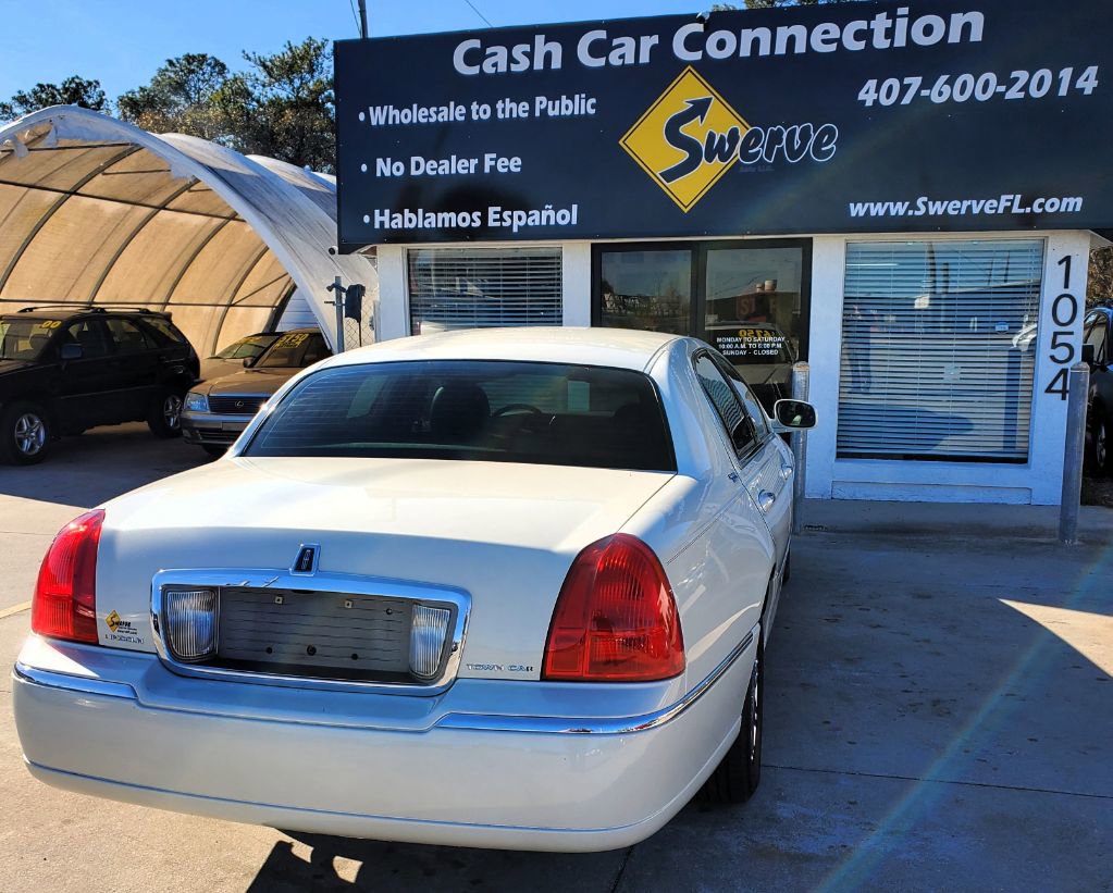 Used 2006 Lincoln Town Car Signature Limited image 11