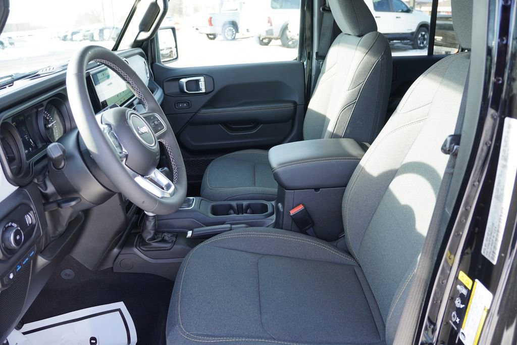 Certified 2025 Jeep Wrangler Unlimited Sahara w/ Safety Group image 15