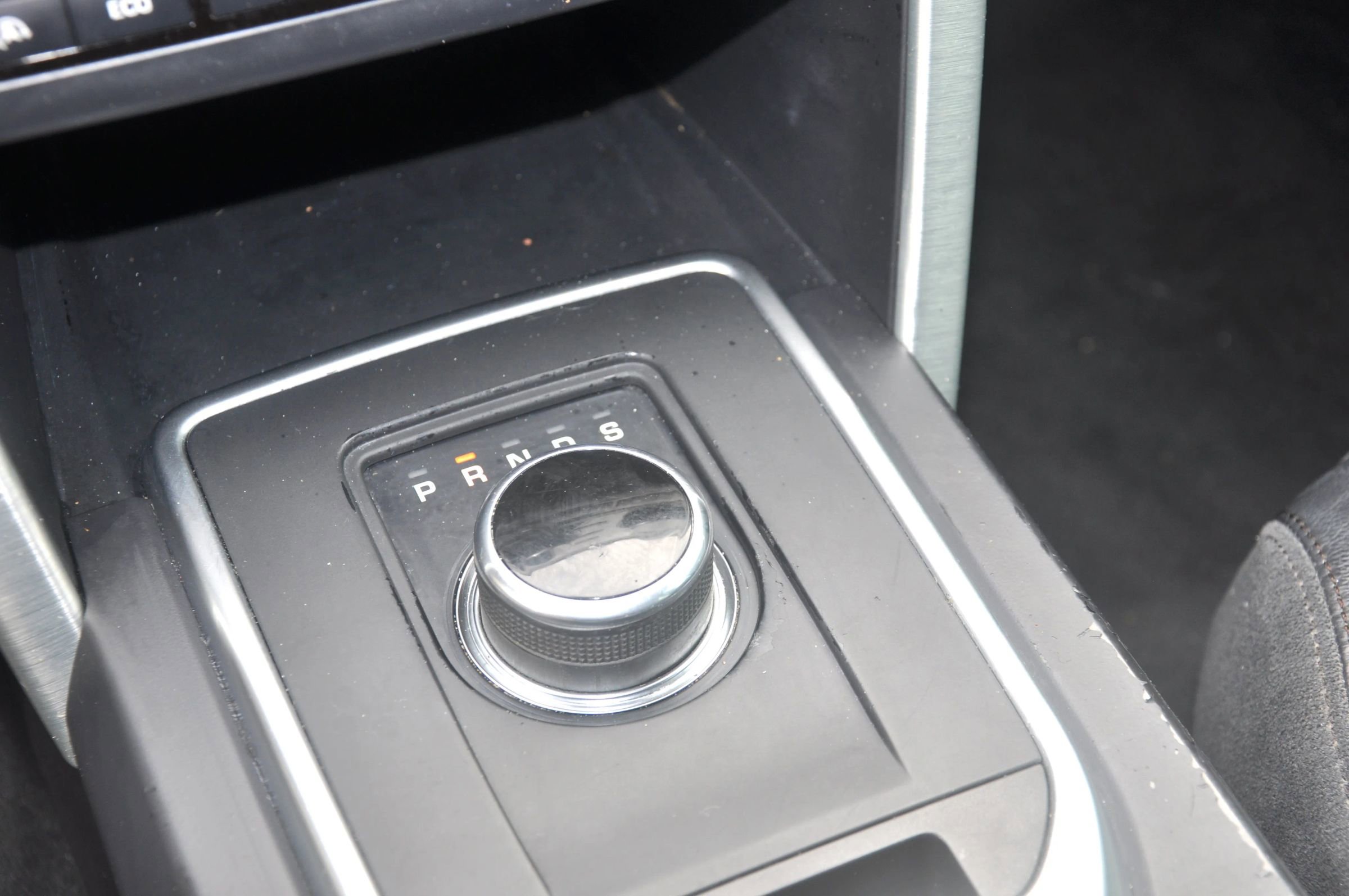 Used 2017 Land Rover Discovery Sport SE image 18