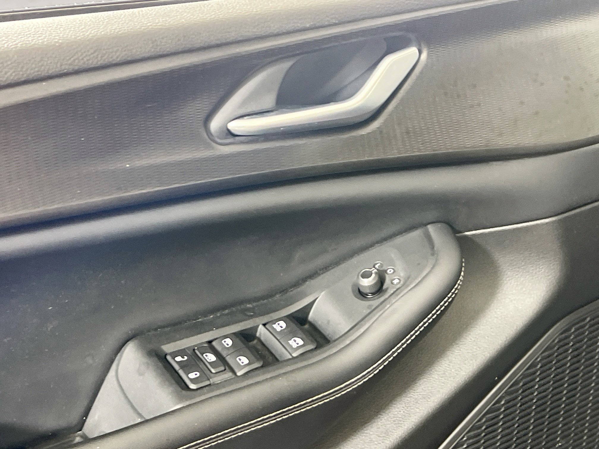 Used 2023 Jeep Grand Cherokee Laredo image 17