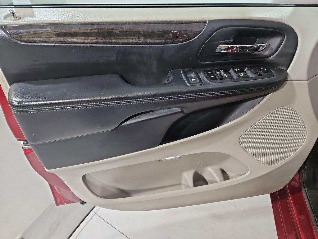 Used 2014 Dodge Grand Caravan SXT image 10