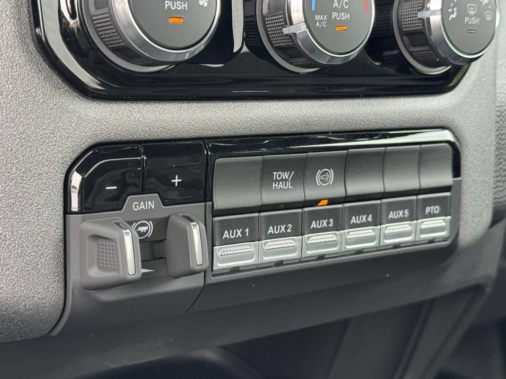 New 2025 RAM 3500 Tradesman AWD/4WD image 17