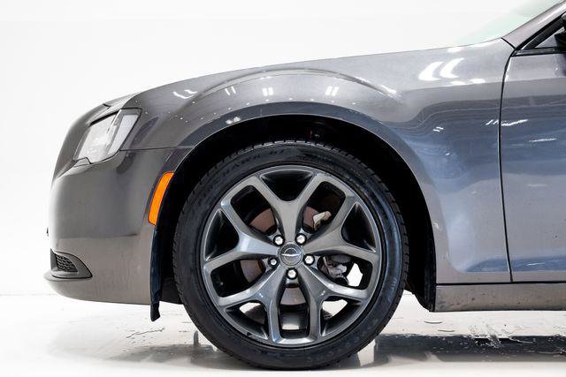 Certified 2021 Chrysler 300 Touring w/ Sport Appearance Package RWD image 32