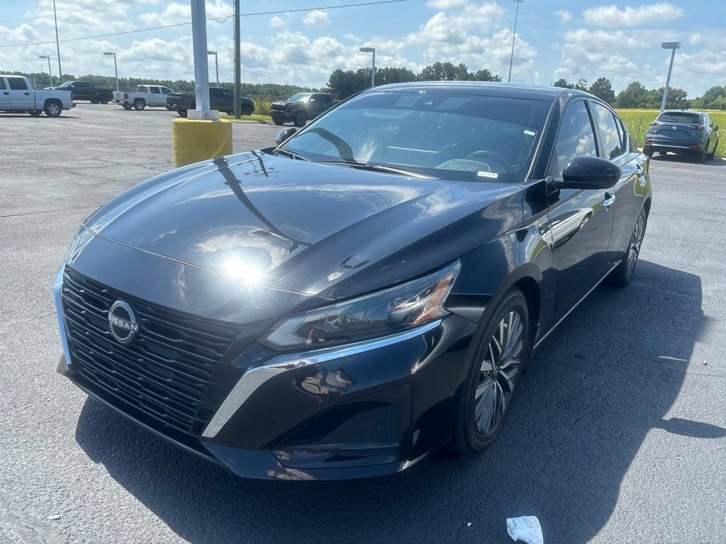 Used 2023 Nissan Altima 2.5 SV w/ SV Premium Package
