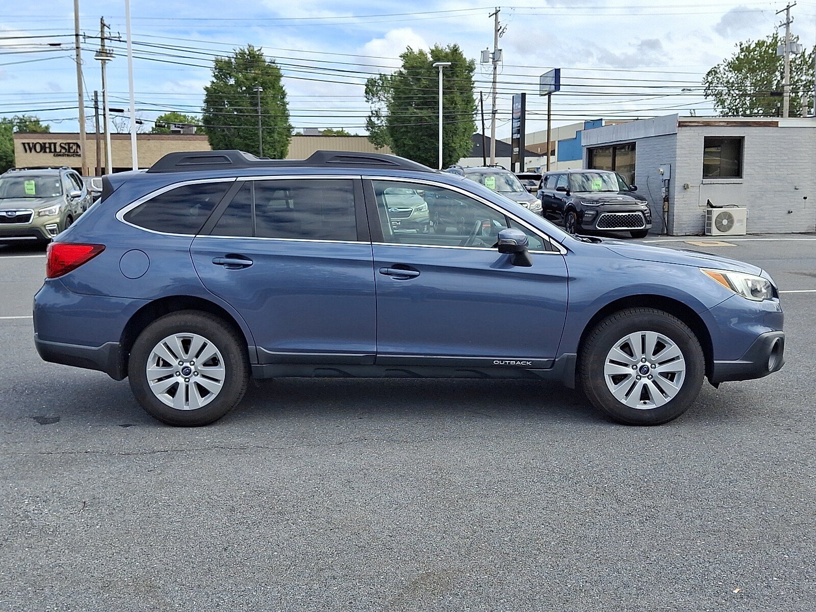 Used 2016 Subaru Outback 2.5i Premium AWD/4WD image 4