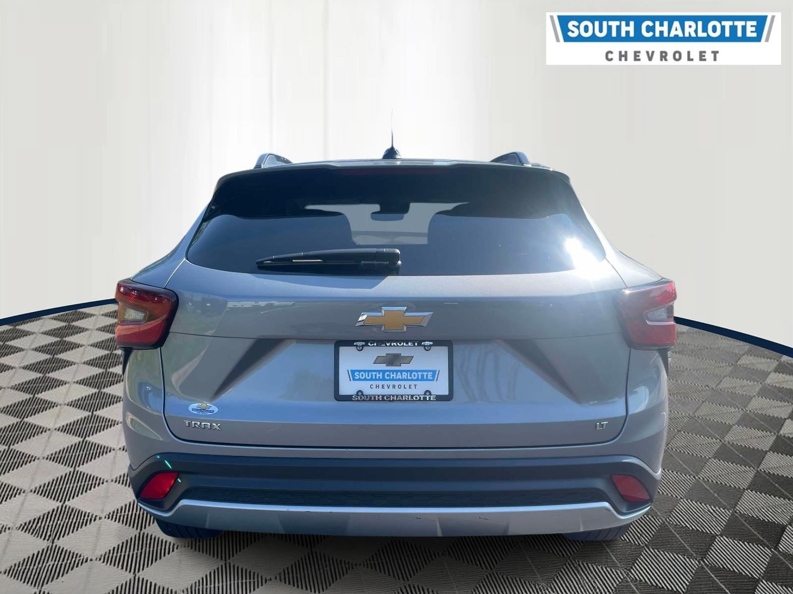 Used 2025 Chevrolet Trax LT w/ LT Convenience Package FWD image 5