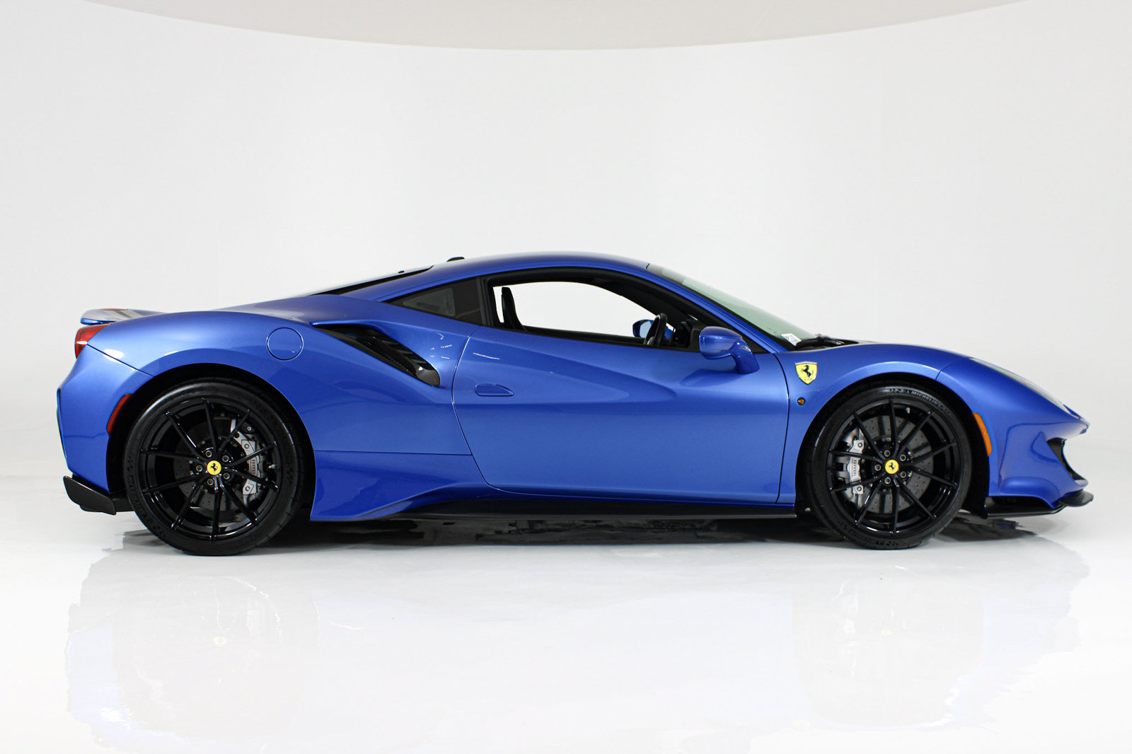 Used 2020 Ferrari 488 Pista Coupe RWD image 7