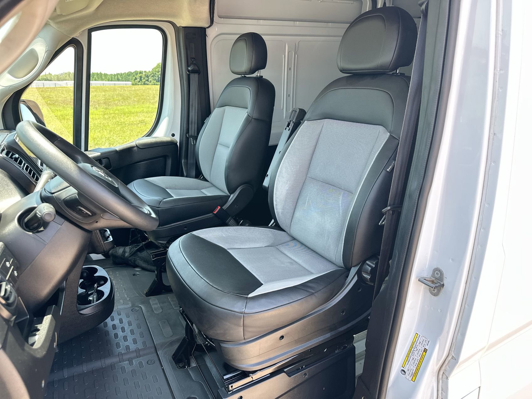 Used 2025 RAM ProMaster 2500 w/ Convenience Group FWD image 11