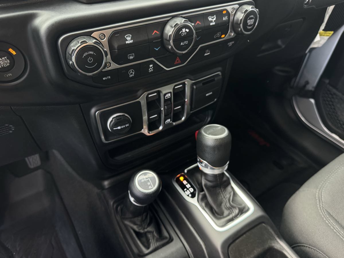 Used 2023 Jeep Gladiator Sport AWD/4WD image 24