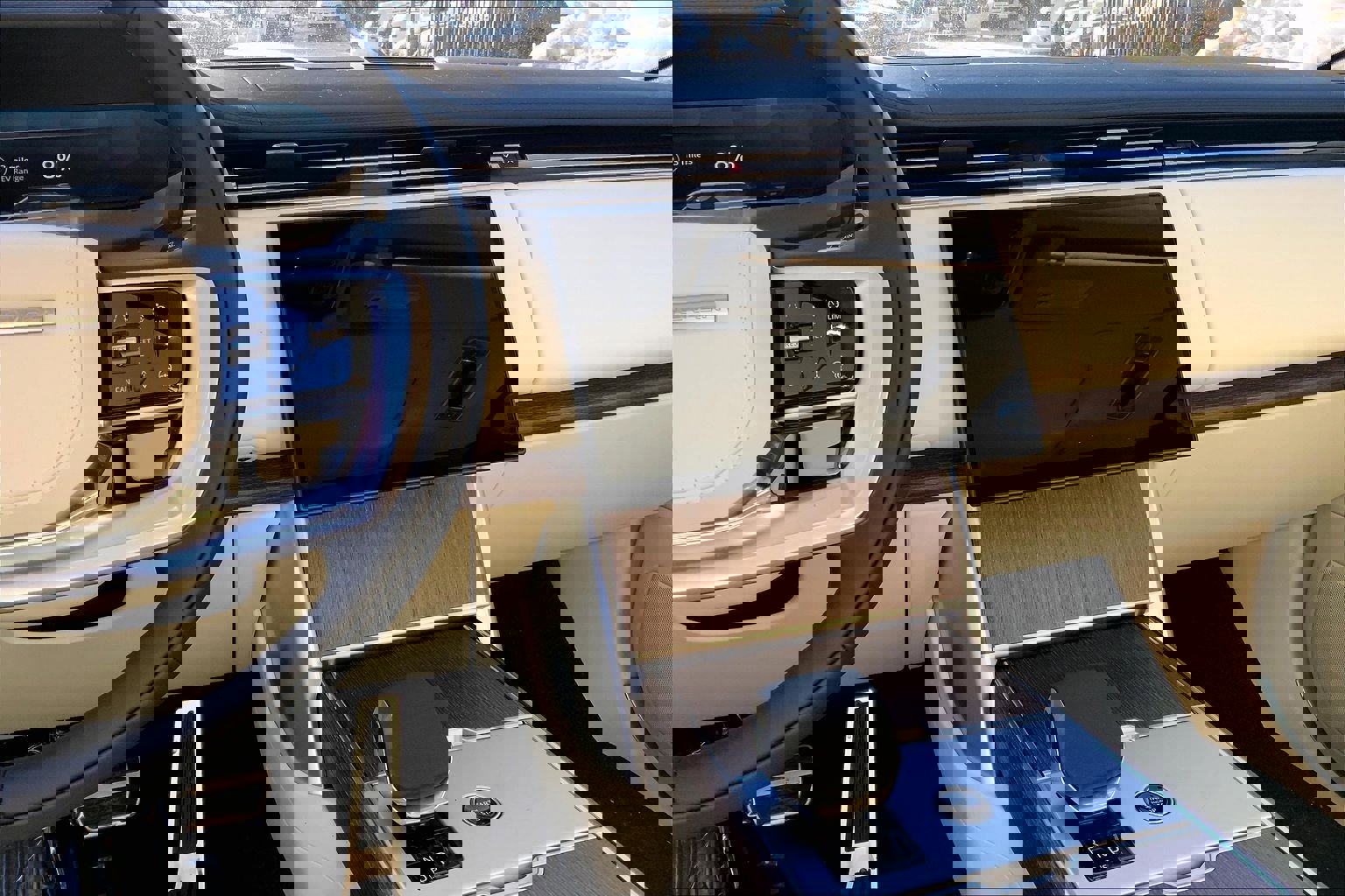 New 2026 Land Rover Range Rover SE image 6