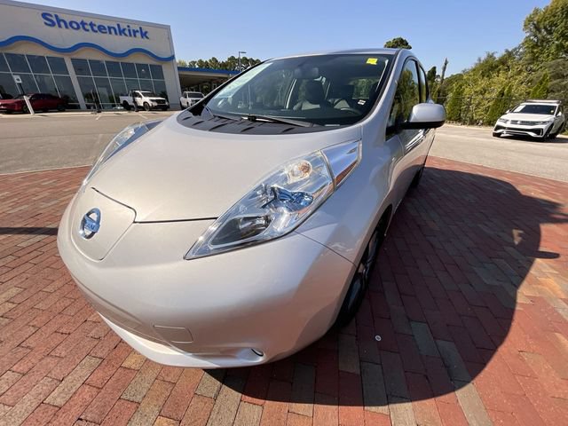 Used 2015 Nissan Leaf SL FWD image 28