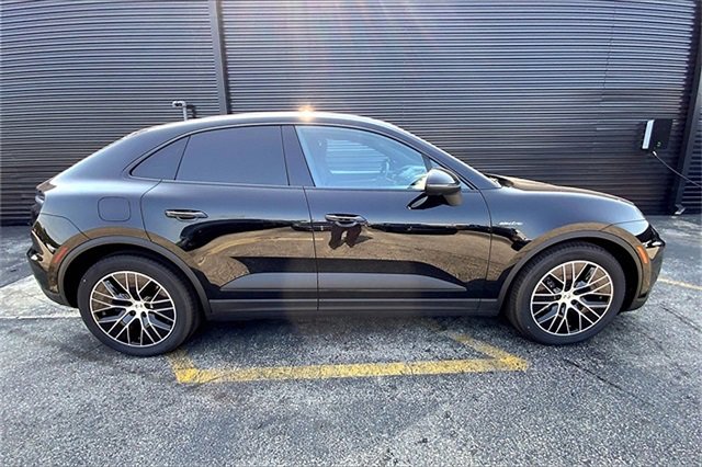 Used 2025 Porsche Macan Electric image 11