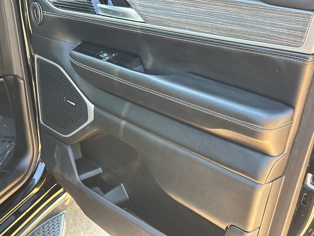 Used 2023 Jeep Wagoneer Series II AWD/4WD image 14