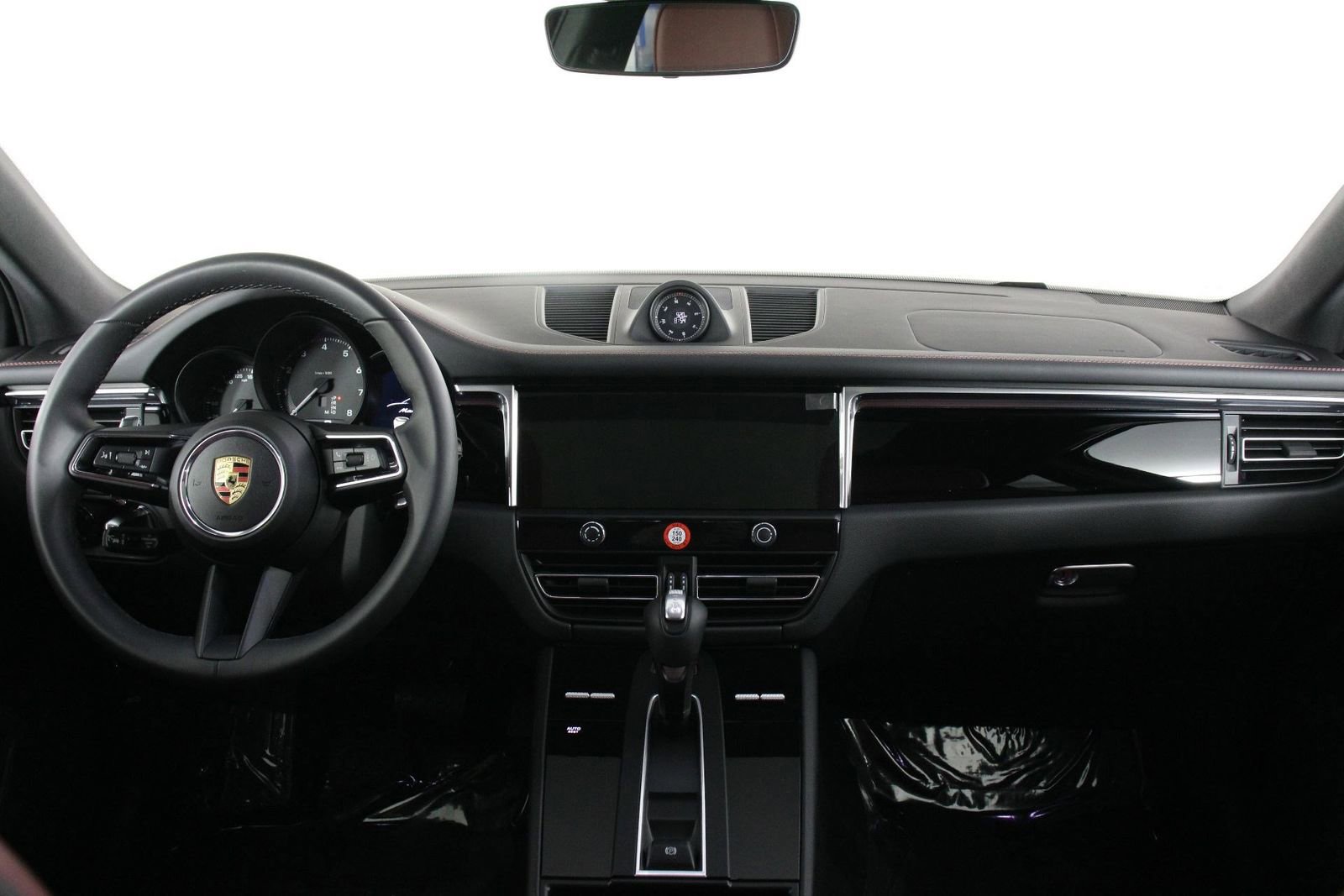 Certified 2025 Porsche Macan image 11