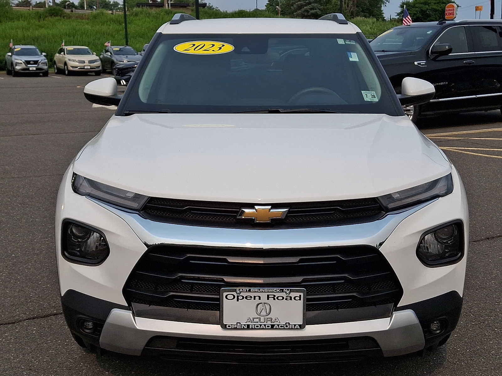 Used 2023 Chevrolet TrailBlazer LT AWD/4WD image 2