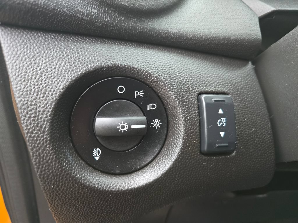 Used 2016 Ford Fiesta SE w/ SE Black Package FWD image 21