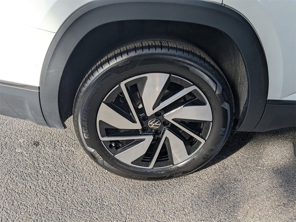 Used 2025 Volkswagen Atlas SE image 34