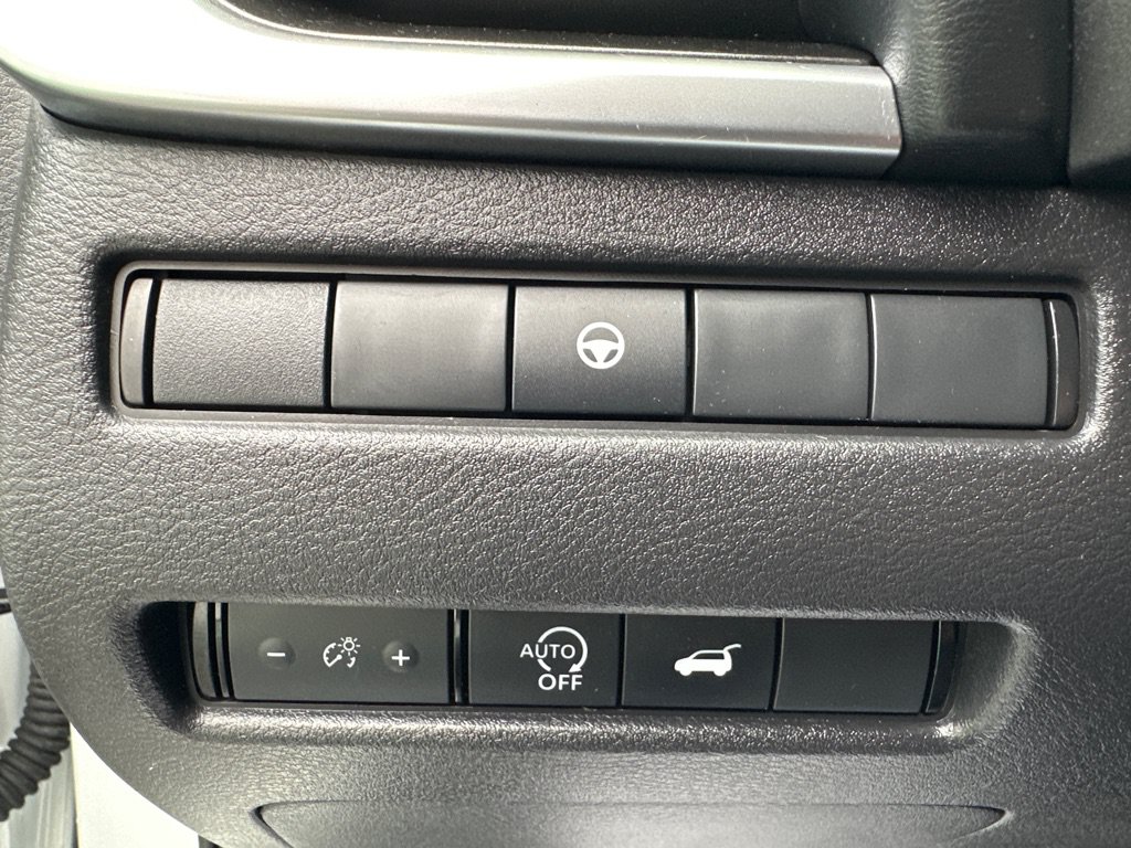 Used 2024 Nissan Rogue SV AWD/4WD image 15