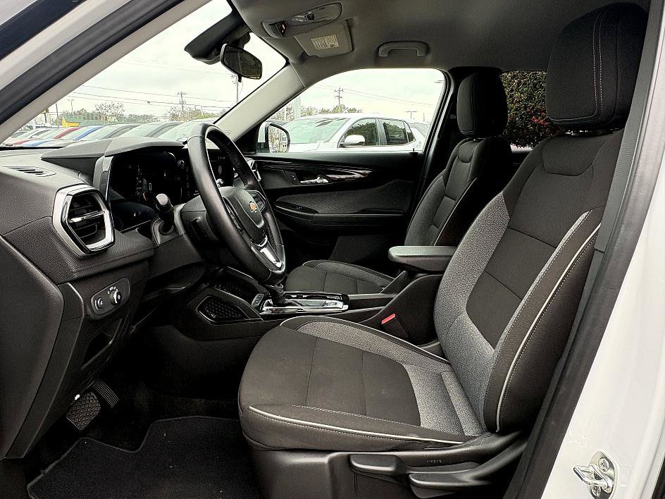 Certified 2025 Chevrolet TrailBlazer LT w/ LT Cold Weather Package image 9