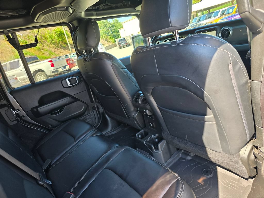 Used 2022 Jeep Wrangler Unlimited Sahara AWD/4WD image 26