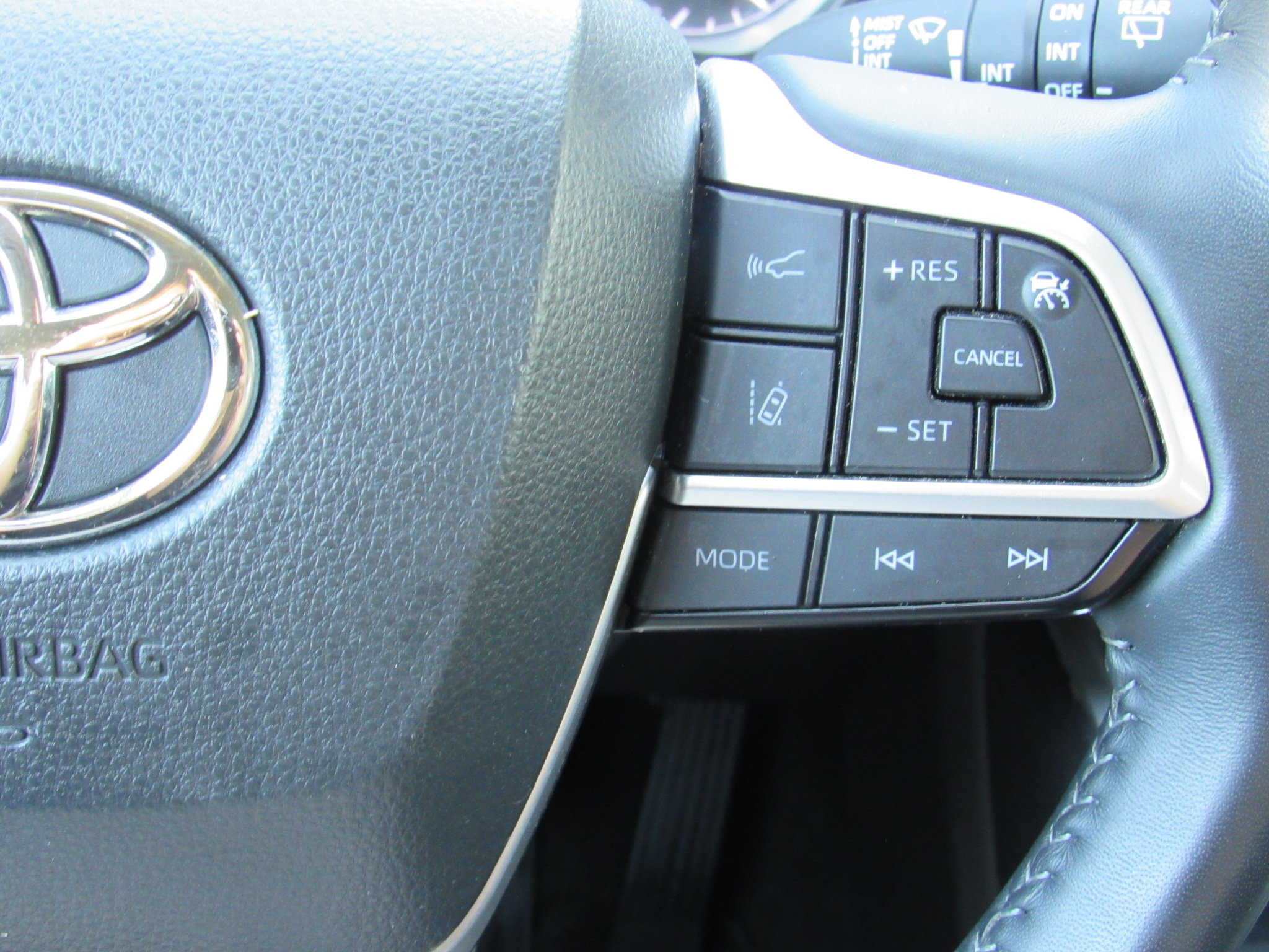 Used 2023 Toyota Highlander LE FWD image 20