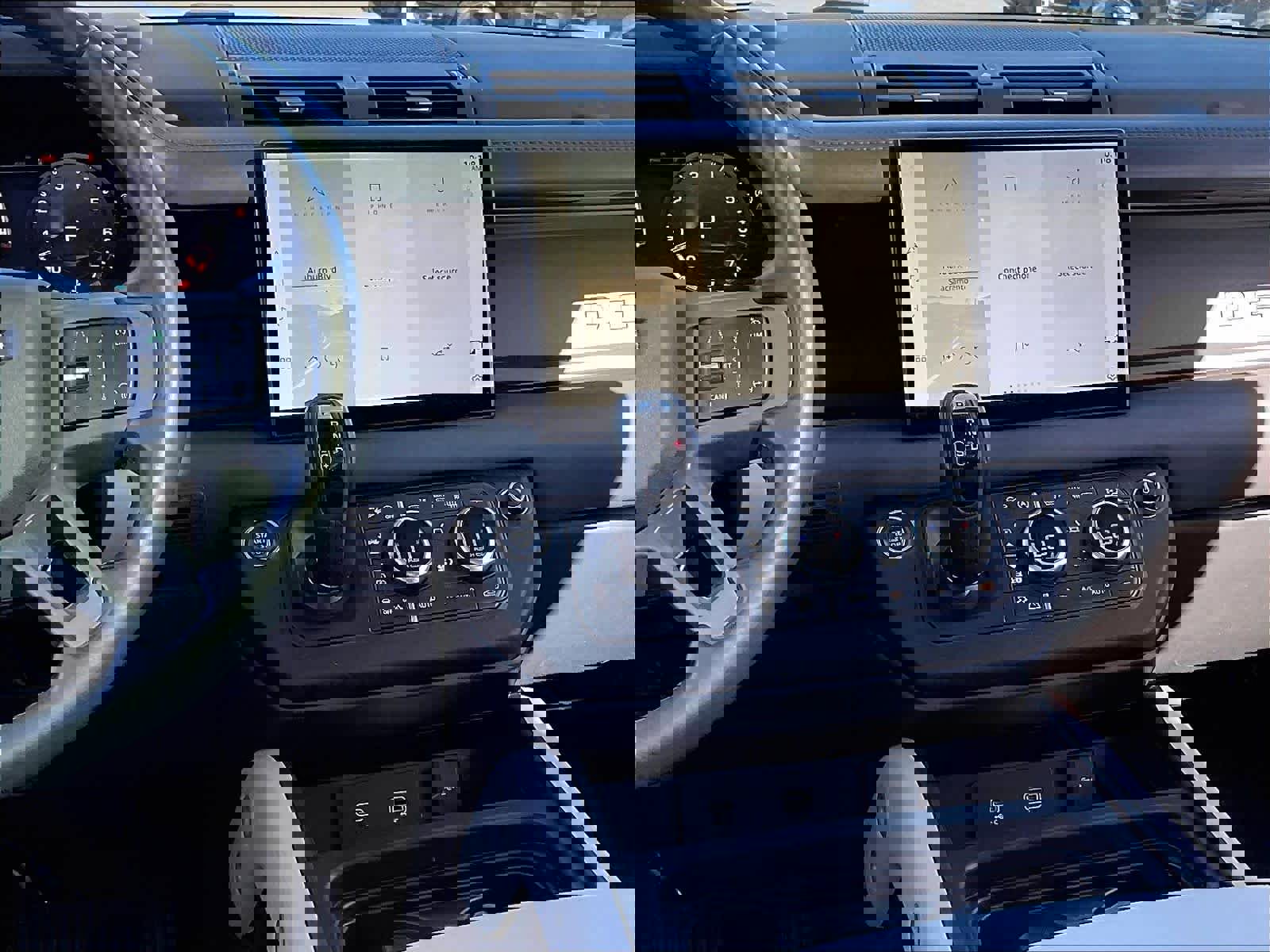 Used 2023 Land Rover Defender 130 X-Dynamic SE image 8