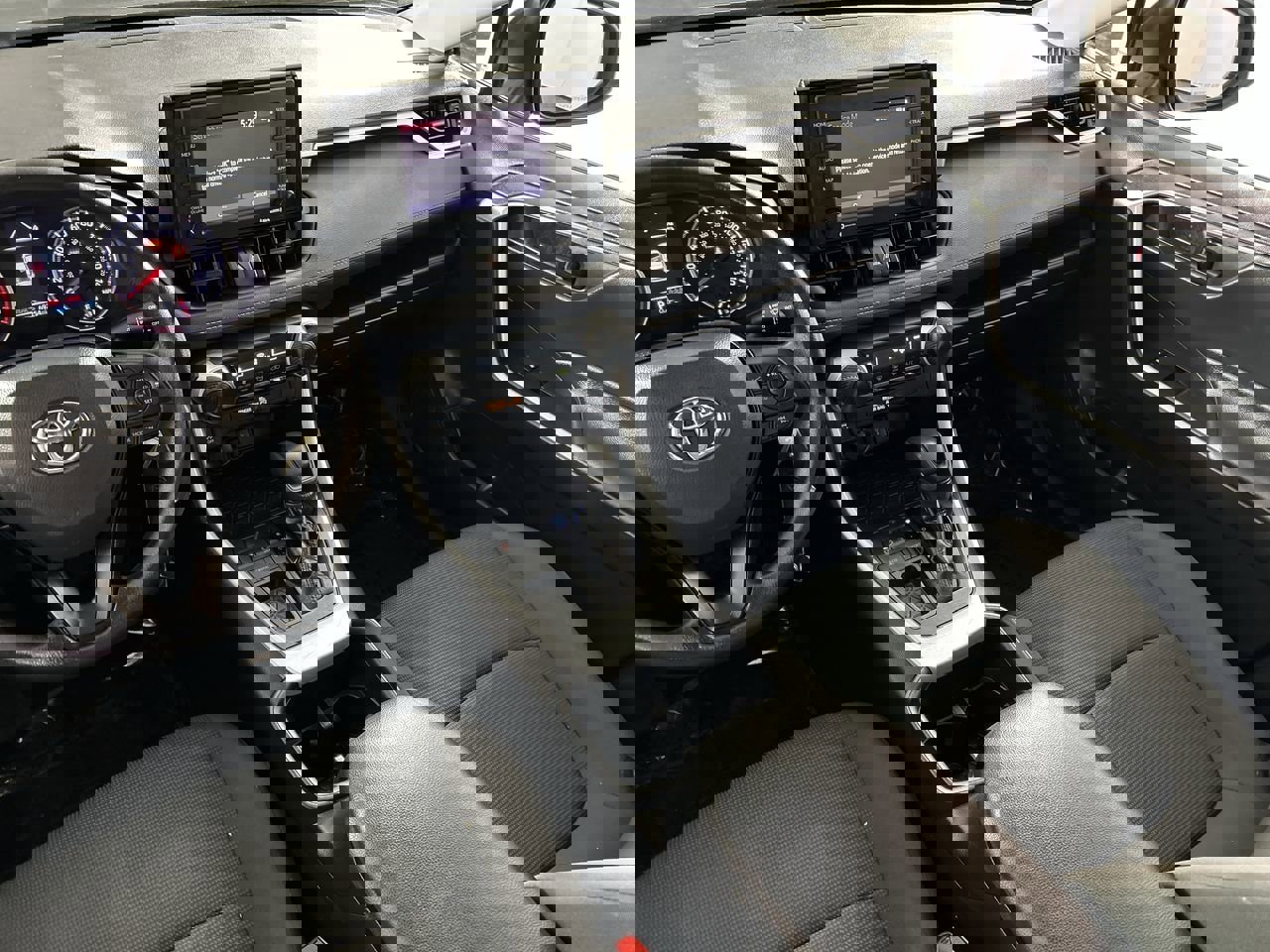 Used 2022 Toyota RAV4 LE image 23