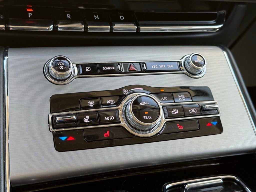 Used 2023 Lincoln Aviator 2WD w/ Premium Package image 13