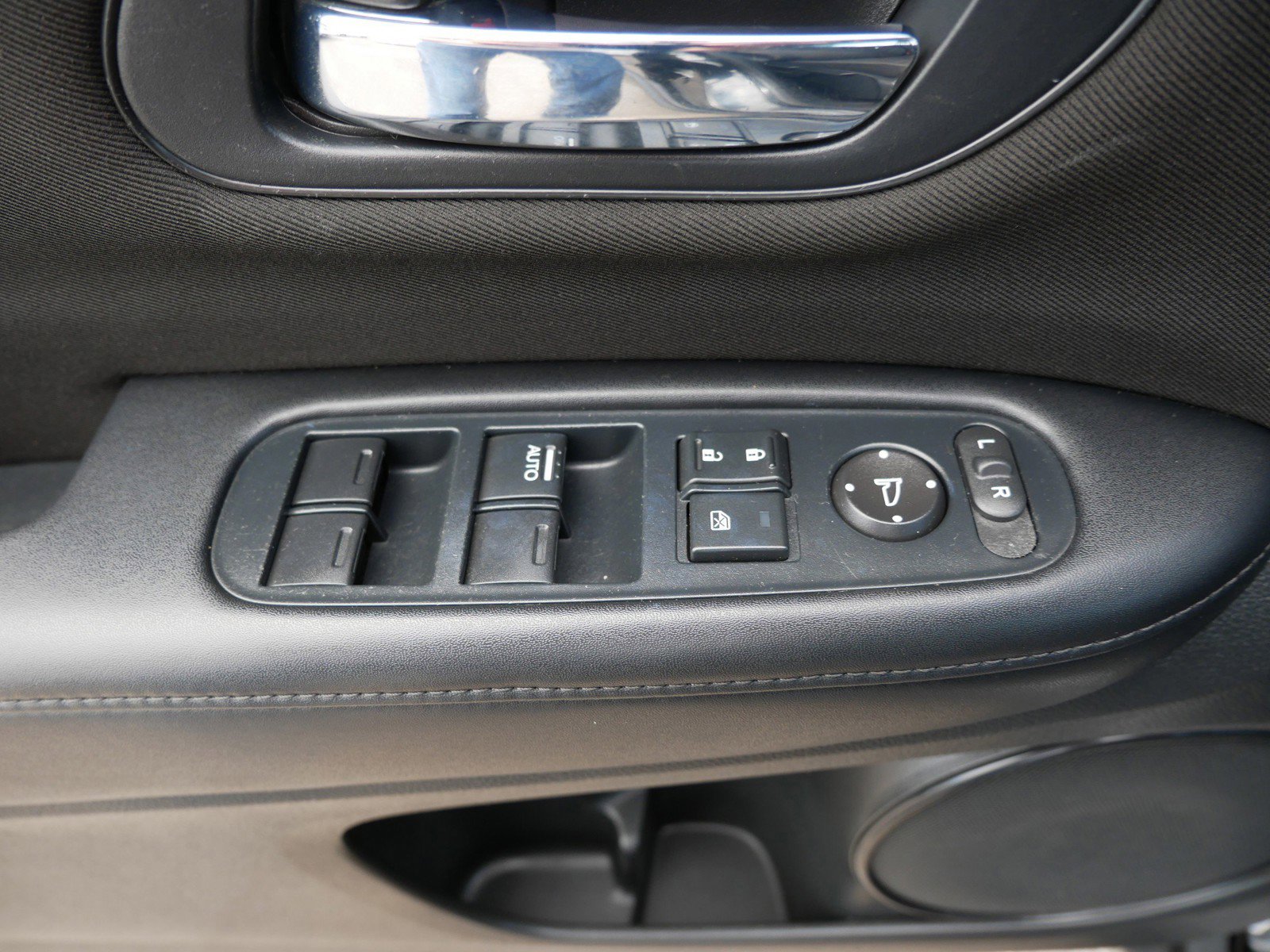Used 2016 Honda HR-V LX image 16