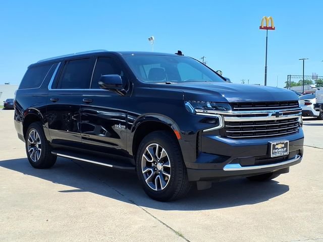 Used 2024 Chevrolet Suburban LT w/ Luxury Package AWD/4WD image 3