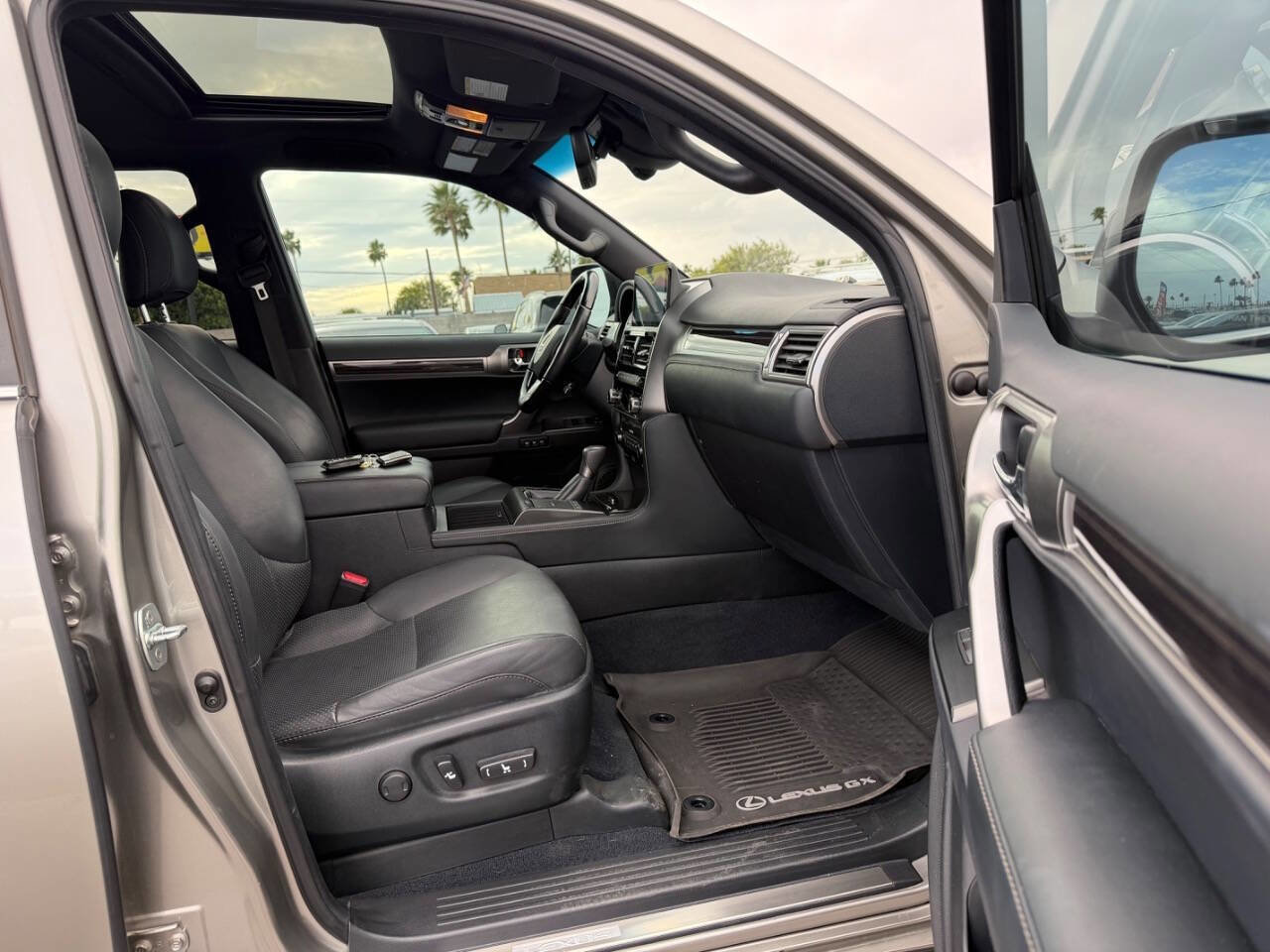 Used 2023 Lexus GX 460 Luxury w/ Sport Design Package image 30