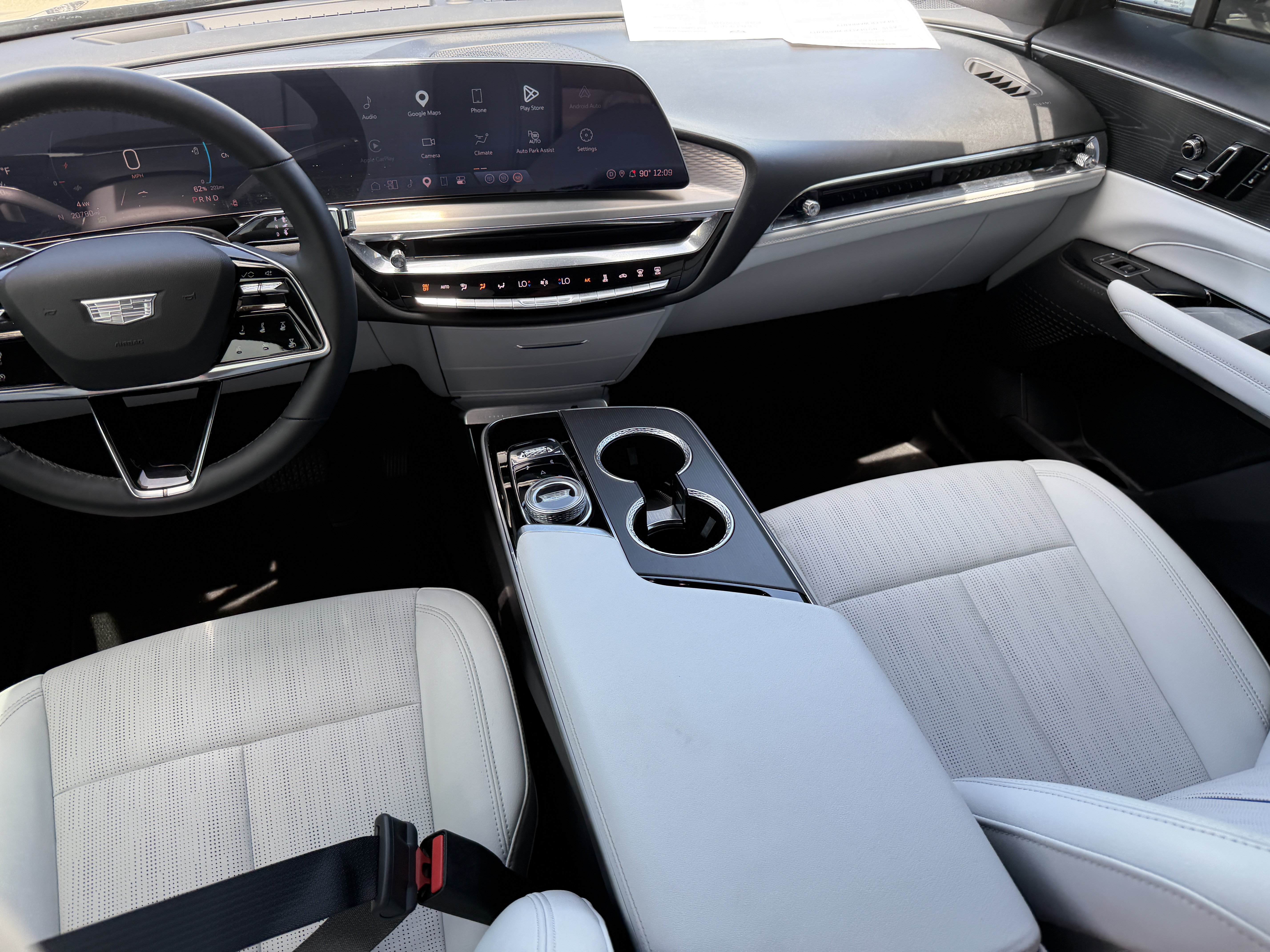 Certified 2024 Cadillac Lyriq Luxury AWD/4WD image 15