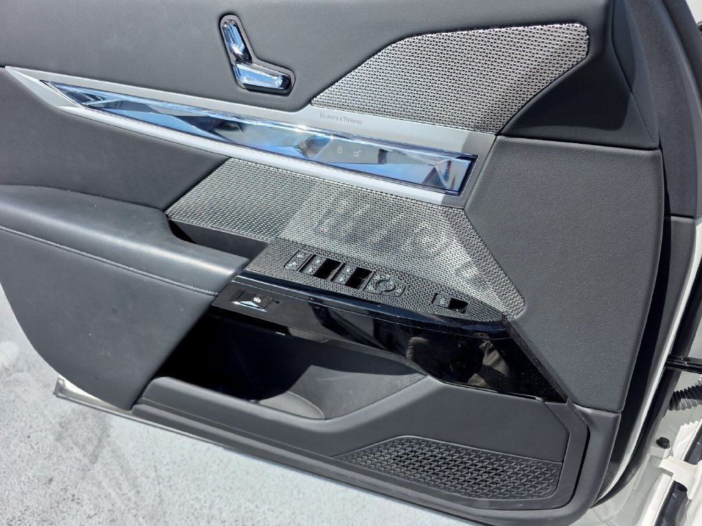 Certified 2023 BMW 760i xDrive AWD/4WD image 19