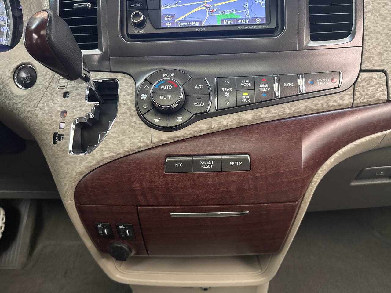 Used 2013 Toyota Sienna XLE AWD/4WD image 15