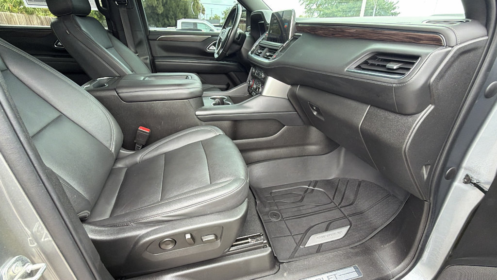 Used 2022 Chevrolet Suburban Z71 w/ Z71 Off-Road Package AWD/4WD image 28
