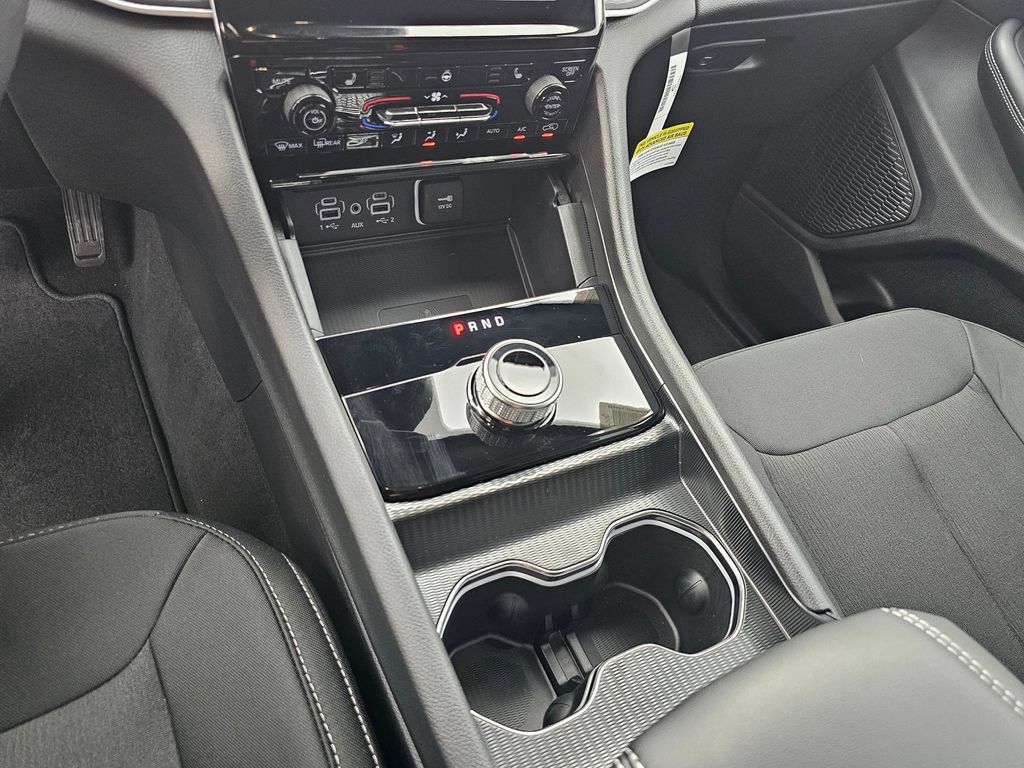 New 2025 Jeep Grand Cherokee Laredo X w/ Luxury Tech Group I AWD/4WD image 21