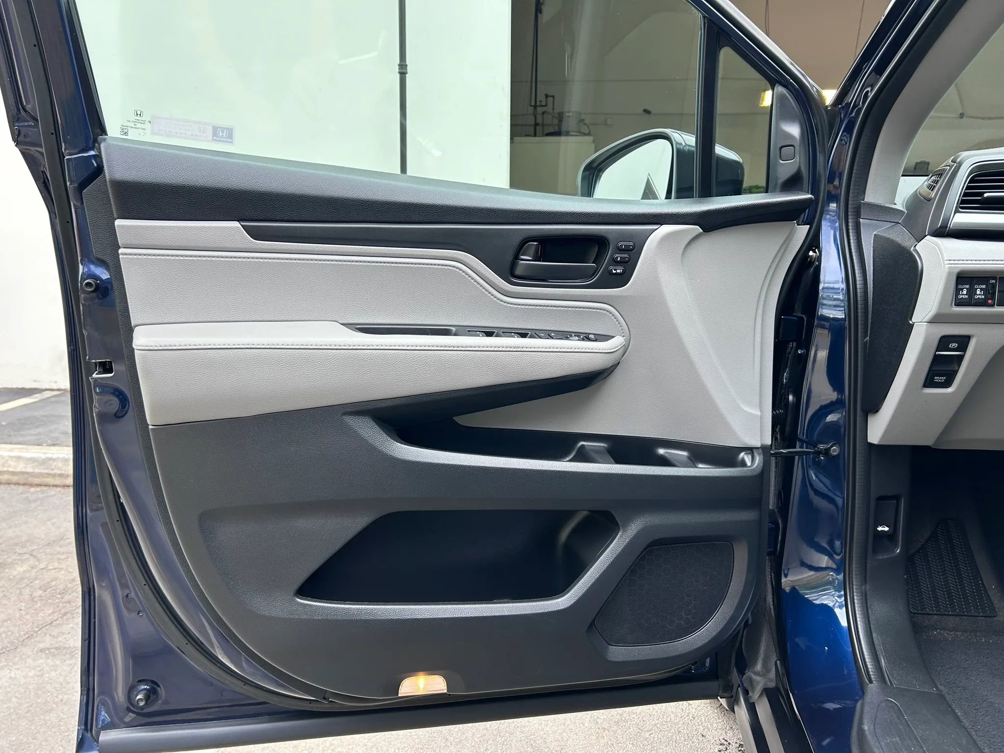 Used 2018 Honda Odyssey EX-L image 19