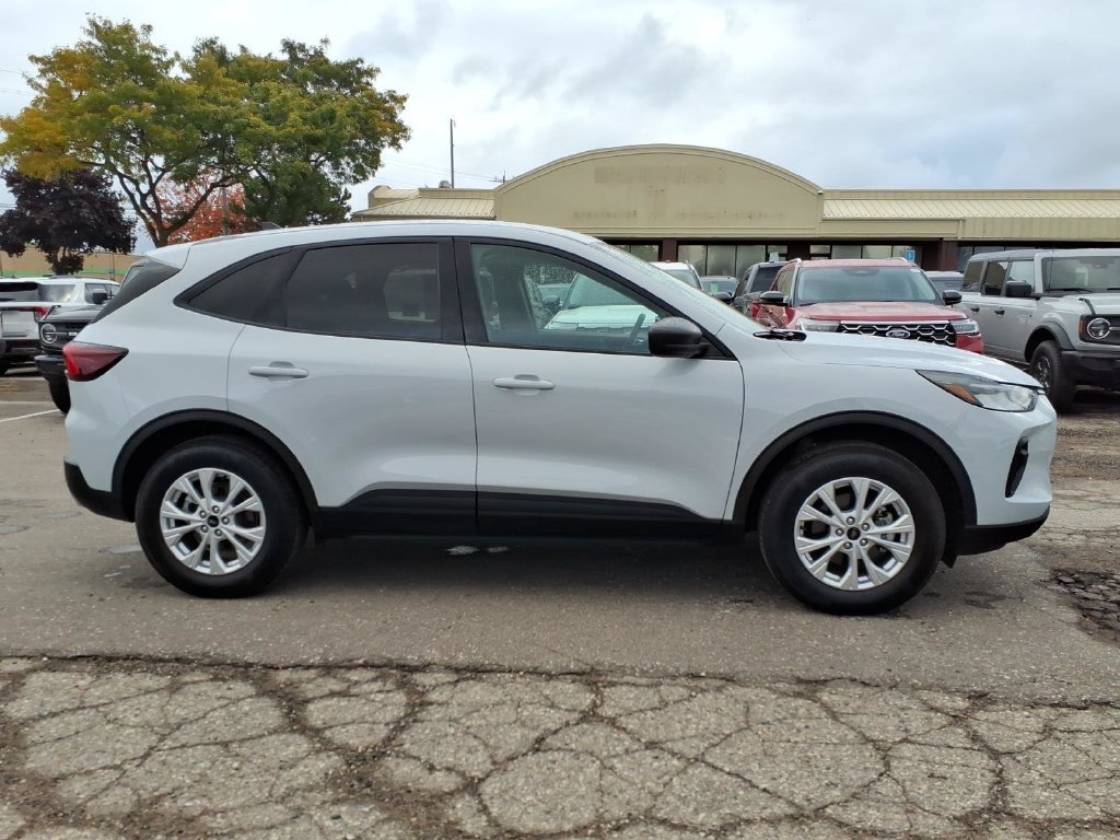 Used 2025 Ford Escape Active w/ Tech Pack #1 AWD/4WD image 6