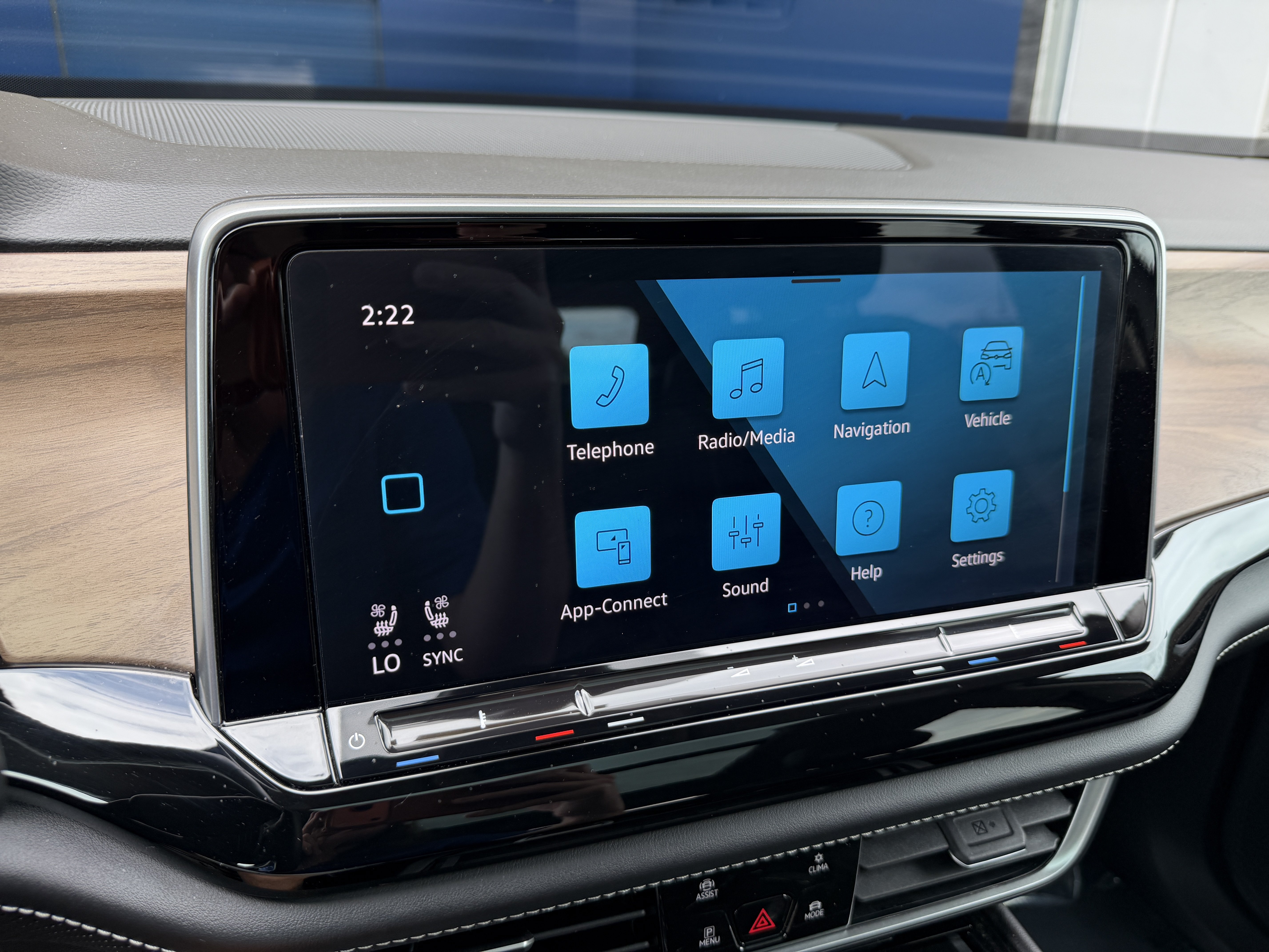 Certified 2024 Volkswagen Atlas SE FWD image 18