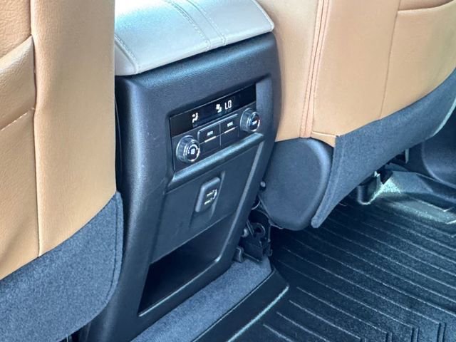 Used 2023 Chevrolet Traverse LT image 30